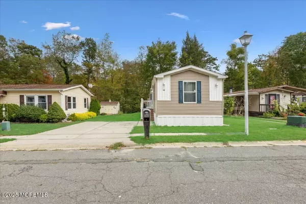 Jackson, NJ 08527,10 Sunflower Drive