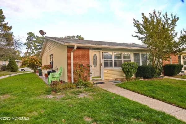 652 Plymouth Drive, Lakewood, NJ 08701