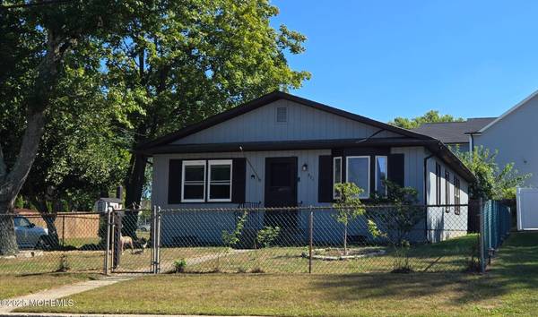 871 S Concourse Road S, Keyport, NJ 07735