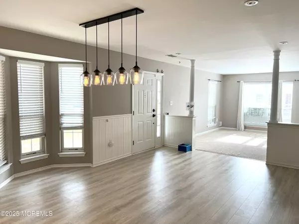 Holmdel, NJ 07733,21 Durant Avenue #145