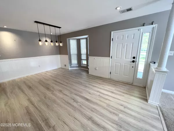 Holmdel, NJ 07733,21 Durant Avenue #145