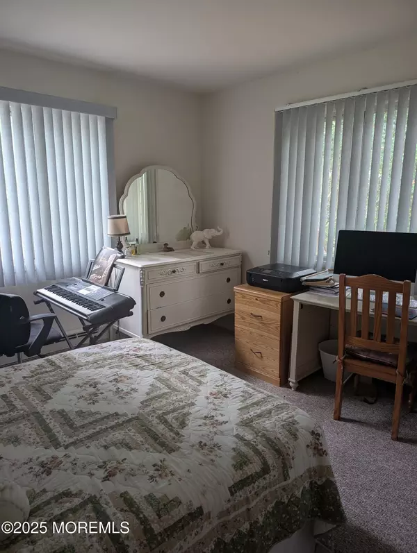 Whiting, NJ 08759,14 California Drive