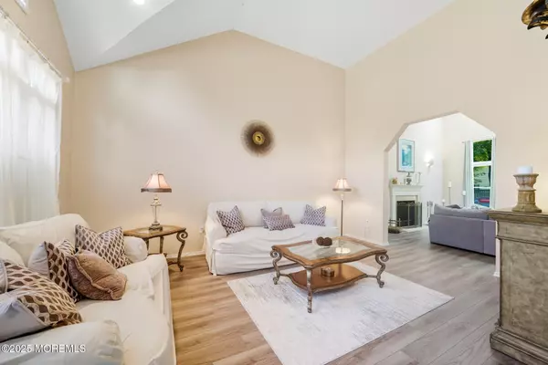 Monroe, NJ 08831,2 Guinevere Road