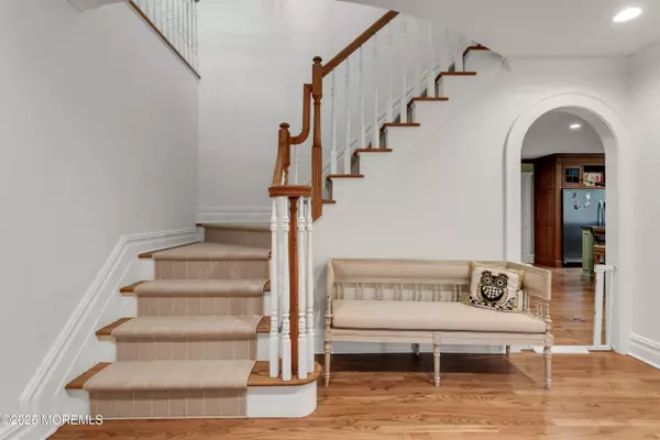Rumson, NJ 07760,71 Bellevue Avenue