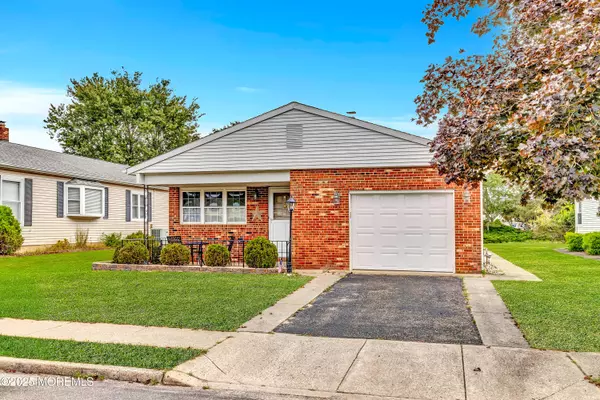 Toms River, NJ 08757,12 Burgess Court