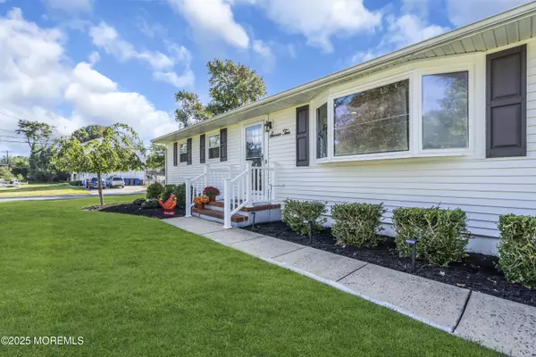 Oakhurst, NJ 07755,710 Dow Avenue
