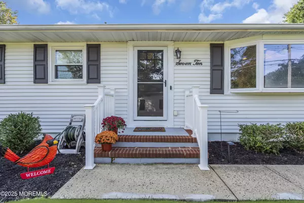 Oakhurst, NJ 07755,710 Dow Avenue