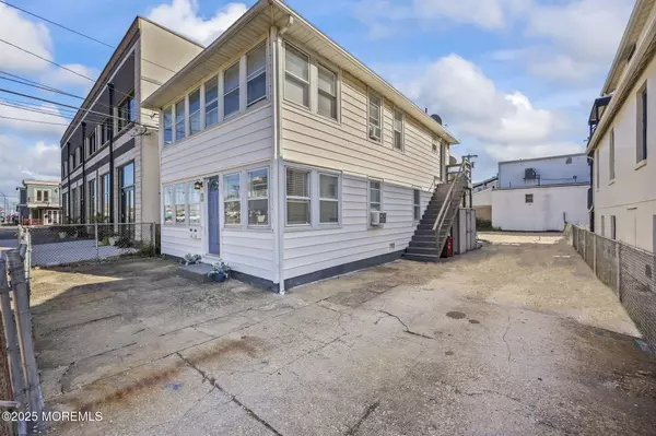 Seaside Heights, NJ 08751,111 Blaine Avenue
