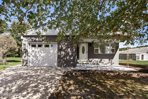 5 Saint Andrews Court, Toms River, NJ 08757