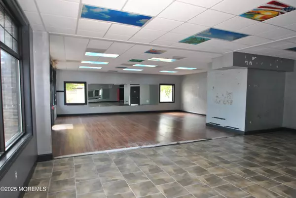 Forked River, NJ 08731,555 Lacey Road #102