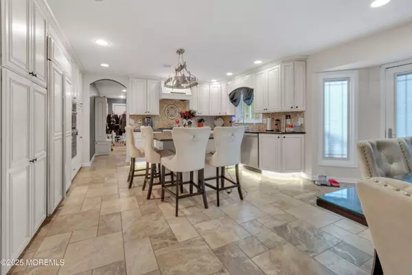 Manalapan, NJ 07726,41 Longstreet Road