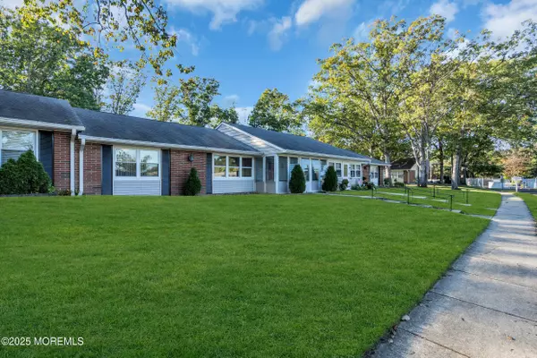 Lakewood, NJ 08701,282 Huntington Drive #C