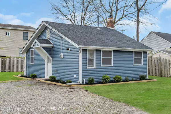 4 Pine Bluff Road, Toms River, NJ 08753