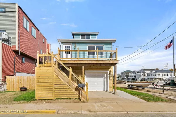 11 Cheerful Place, Highlands, NJ 07732