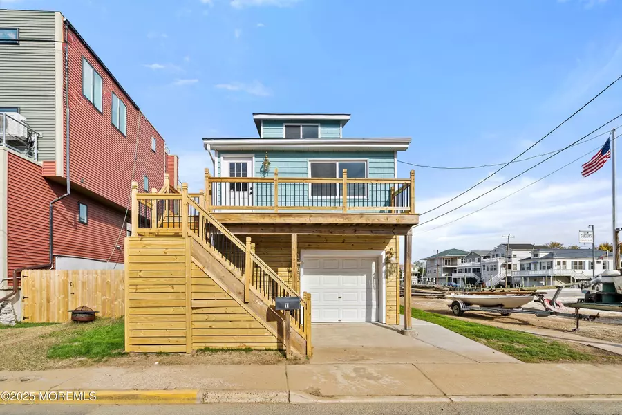 11 Cheerful Place, Highlands, NJ 07732