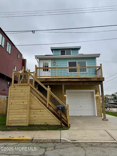 11 Cheerful Place, Highlands, NJ 07732