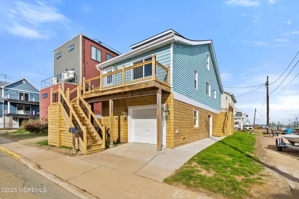 Highlands, NJ 07732,11 Cheerful Place