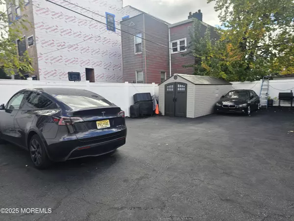 Jersey City, NJ 07306,748 W Side Avenue