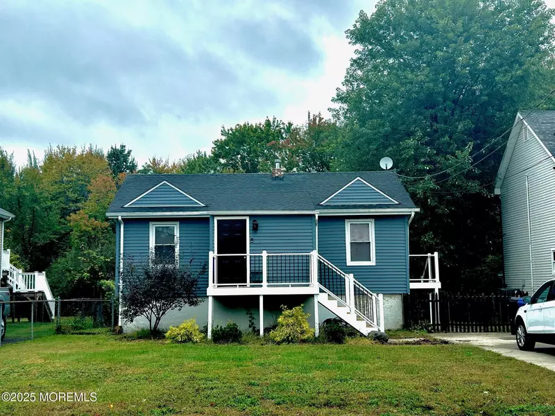 13 Willow Street, Port Monmouth, NJ 07758