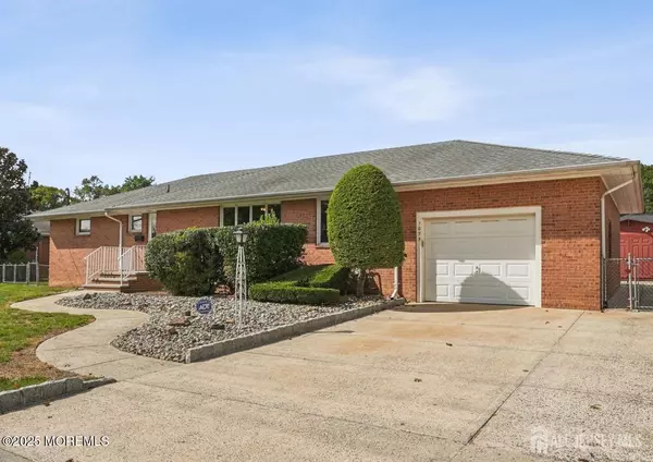 1075 Bordentown Avenue, Parlin, NJ 08859