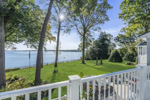 Rumson, NJ 07760,942 Navesink River Road