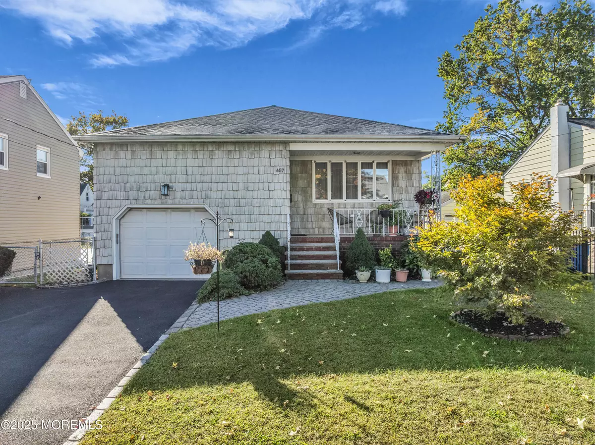 Kenilworth, NJ 07033,657 Summit Avenue