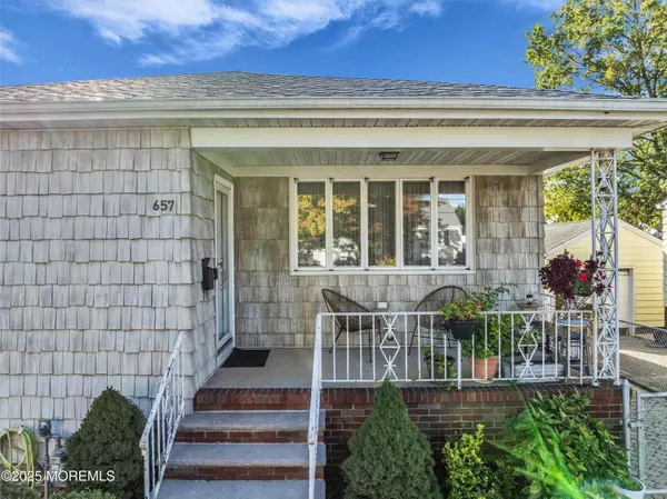 Kenilworth, NJ 07033,657 Summit Avenue