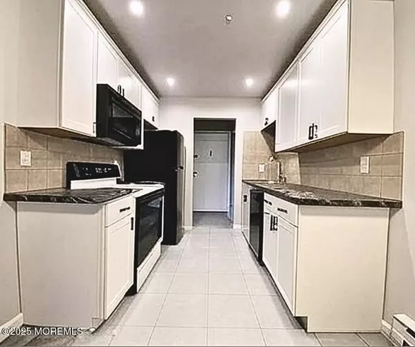 54 Amberly Drive #G, Manalapan, NJ 07726