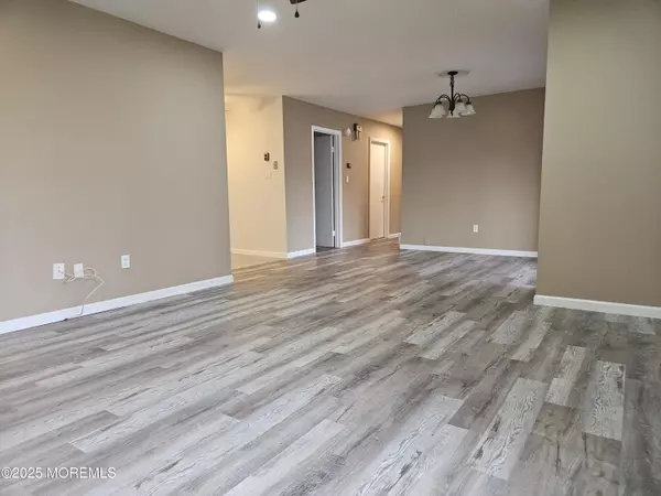 54 Amberly Drive #G, Manalapan, NJ 07726