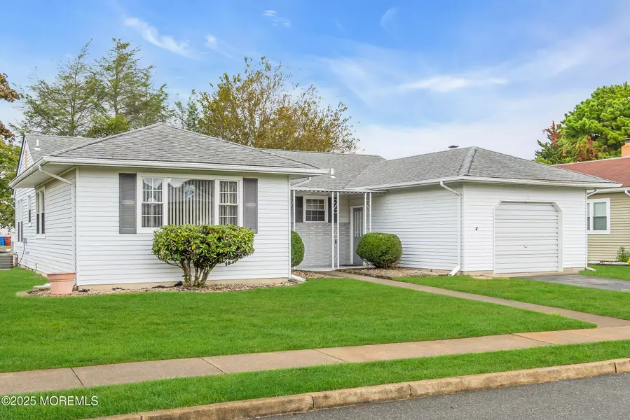 60 Woodstock Drive, Toms River, NJ 08757