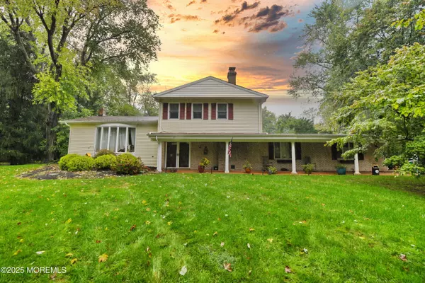 Lincroft, NJ 07738,17 High Point Road