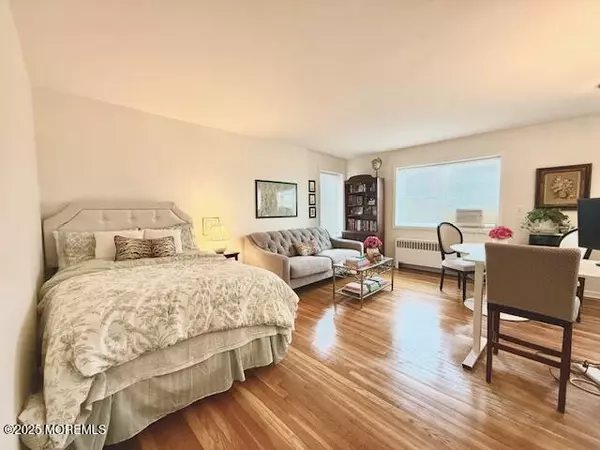 North Bergen, NJ 07047,210 Woodcliff Avenue #305