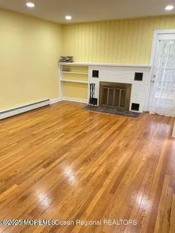 Oakhurst, NJ 07755,432 Wells Avenue