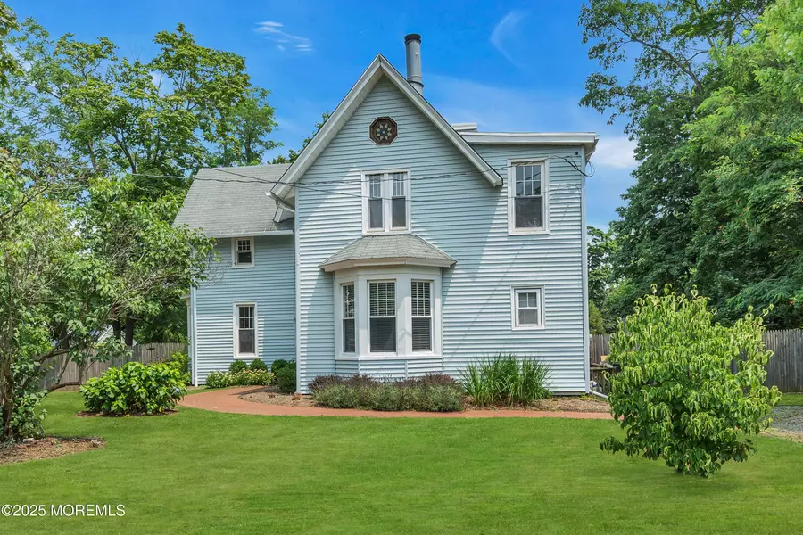 18 Middletown Avenue, Atlantic Highlands, NJ 07716