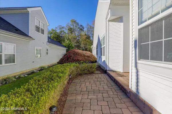 Manalapan, NJ 07726,9 Gainsborough Court