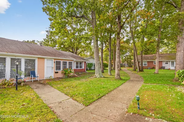 Lakewood, NJ 08701,72 Dorchester Drive