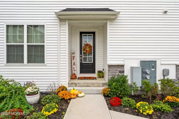 Oakhurst, NJ 07755,123 Woolley Court