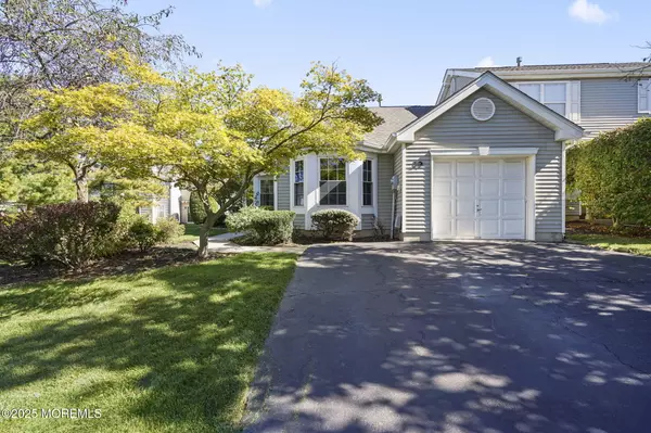 39 Hemlock Way, Freehold, NJ 07728