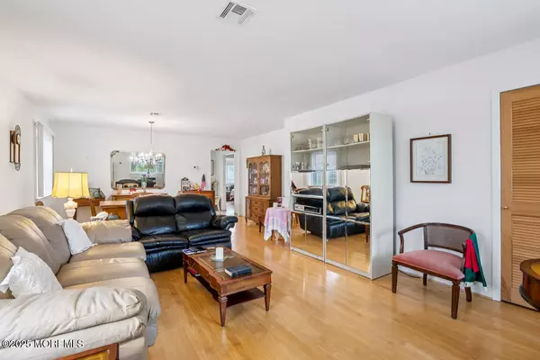 Toms River, NJ 08757,18 San Salvador Street