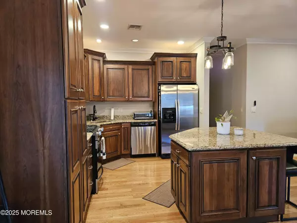 Keyport, NJ 07735,90 Saint Peters Place