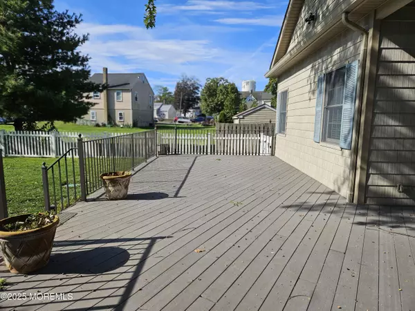 Keyport, NJ 07735,90 Saint Peters Place