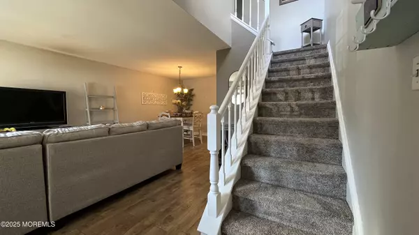 39 Duncan Way, Freehold, NJ 07728