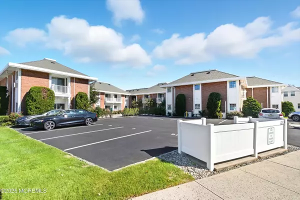 Sea Girt, NJ 08750,534 Washington Boulevard #6