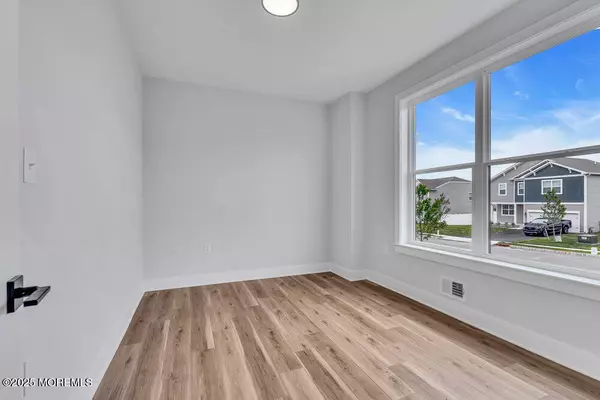 Toms River, NJ 08753,693 Clifton Avenue