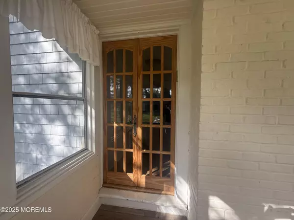 Oakhurst, NJ 07755,210 N Lincoln Avenue #winter 26