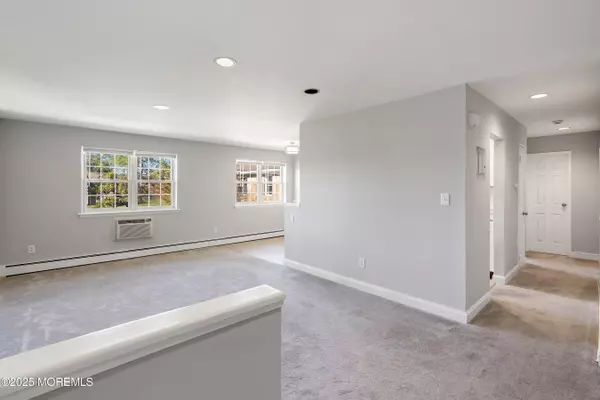 Freehold, NJ 07728,40 Manchester Court #E