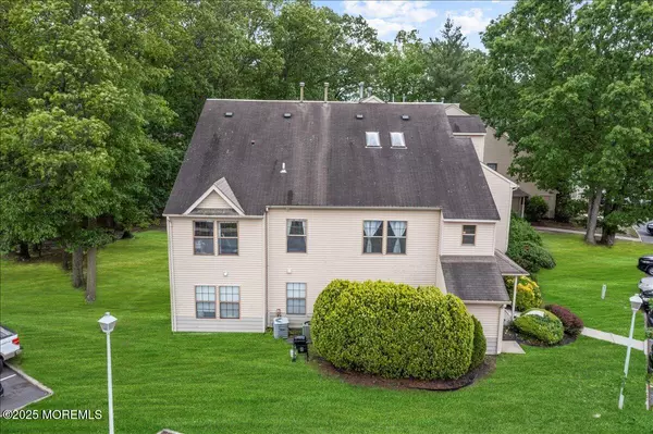 Jackson, NJ 08527,2001 Begonia Court