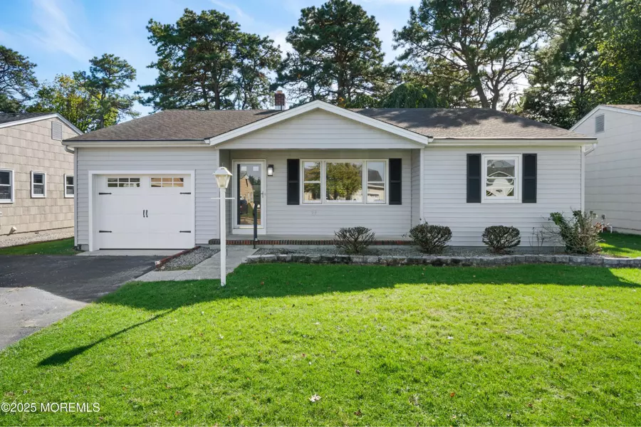 6 Westport Drive, Toms River, NJ 08757