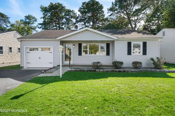 6 Westport Drive, Toms River, NJ 08757