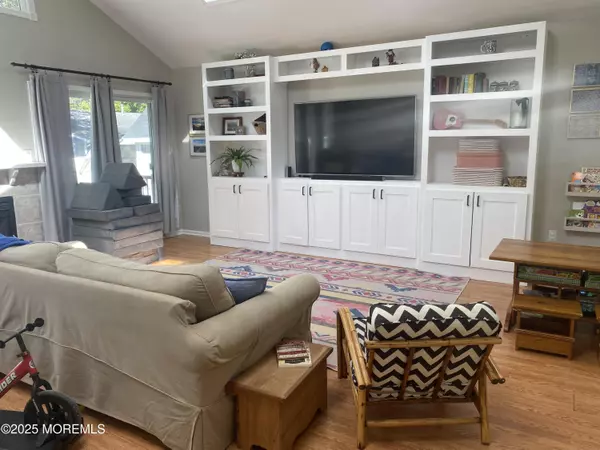 Manahawkin, NJ 08050,140 Riptide Avenue